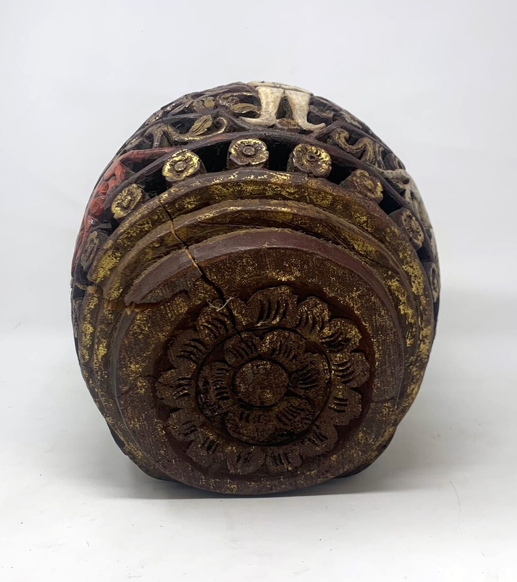 Polychrome and carved wooden tealight holders - Asia, early 20th century