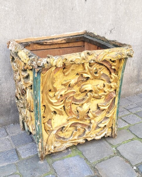 Polychrome wooden planter - late 17th century