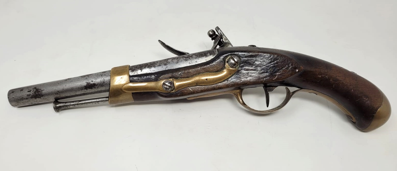 Regulation edge pistol - model 1786 - no visible markings because of revolutionary production of 1793 - 1794 control punch on the counterplate and the front of the trigger guard Perfect mechanical condition