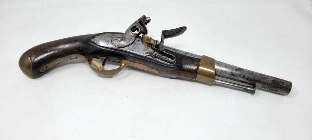 Regulation edge pistol - model 1786 - no visible markings because of revolutionary production of 1793 - 1794 control punch on the counterplate and the front of the trigger guard Perfect mechanical condition