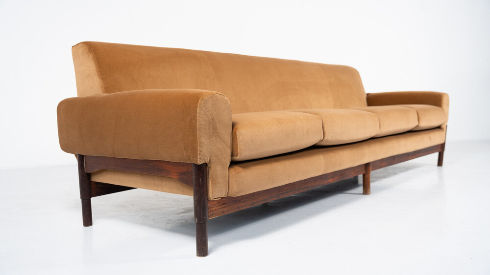 Saporiti, 4-seater sofa, new upholstery, Italy circa 1960