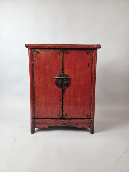Small Chinese cabinet in red lacquered wood, 20th