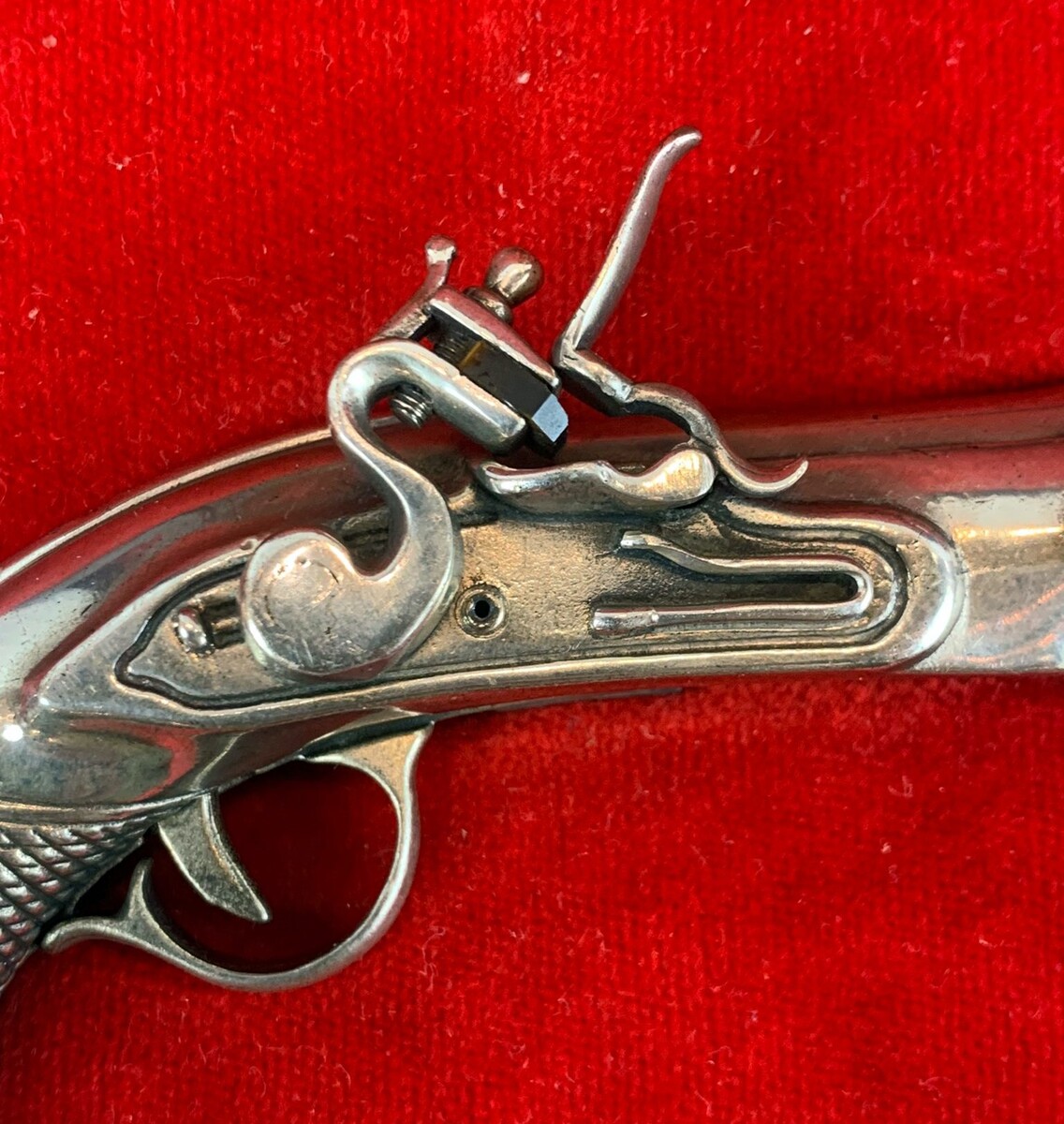 Small revolver (fictitious) in its case - silver