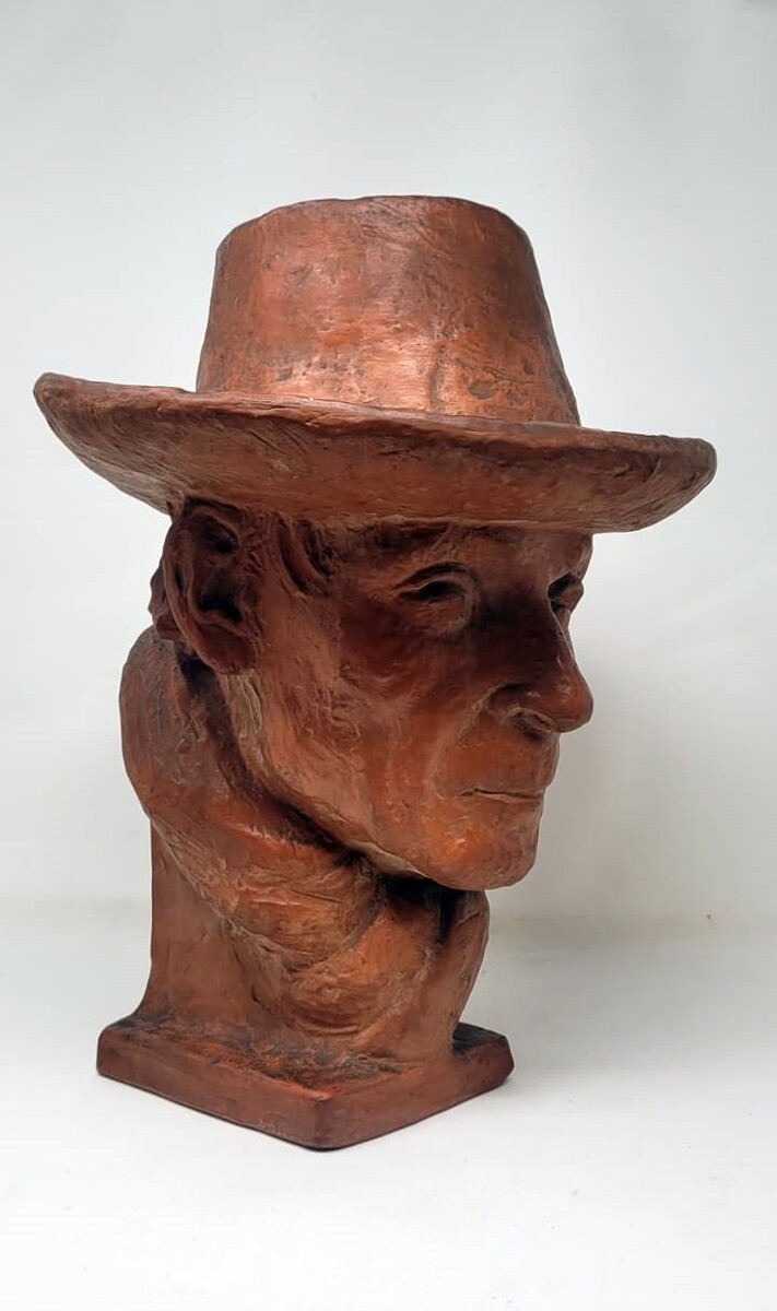 Terracotta sculpture representing the singer Hank Williams