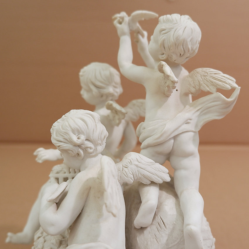 Three cherubs in white porcelain biscuit 19th