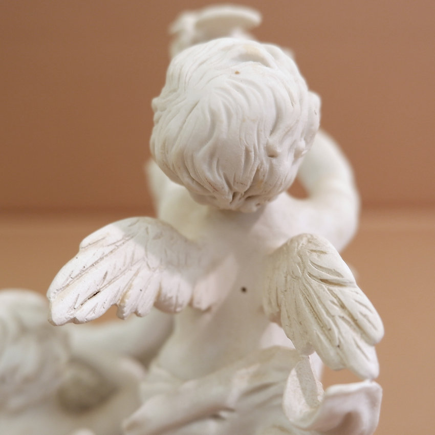 Three cherubs in white porcelain biscuit 19th