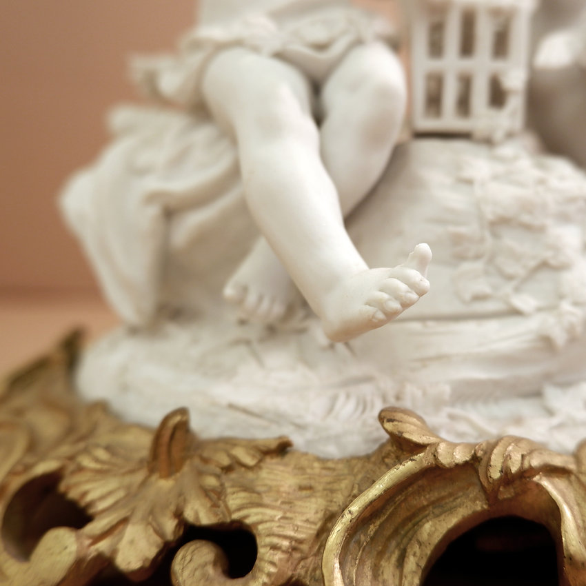 Three cherubs in white porcelain biscuit 19th