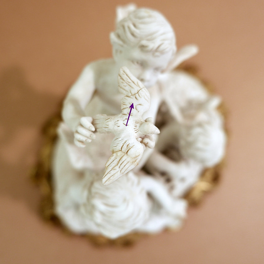 Three cherubs in white porcelain biscuit 19th