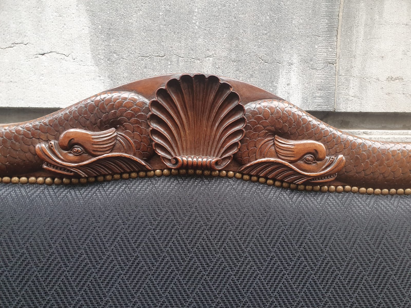 Walnut chaise longue carved with eagle and fish motifs (a few small snags in the veneer)