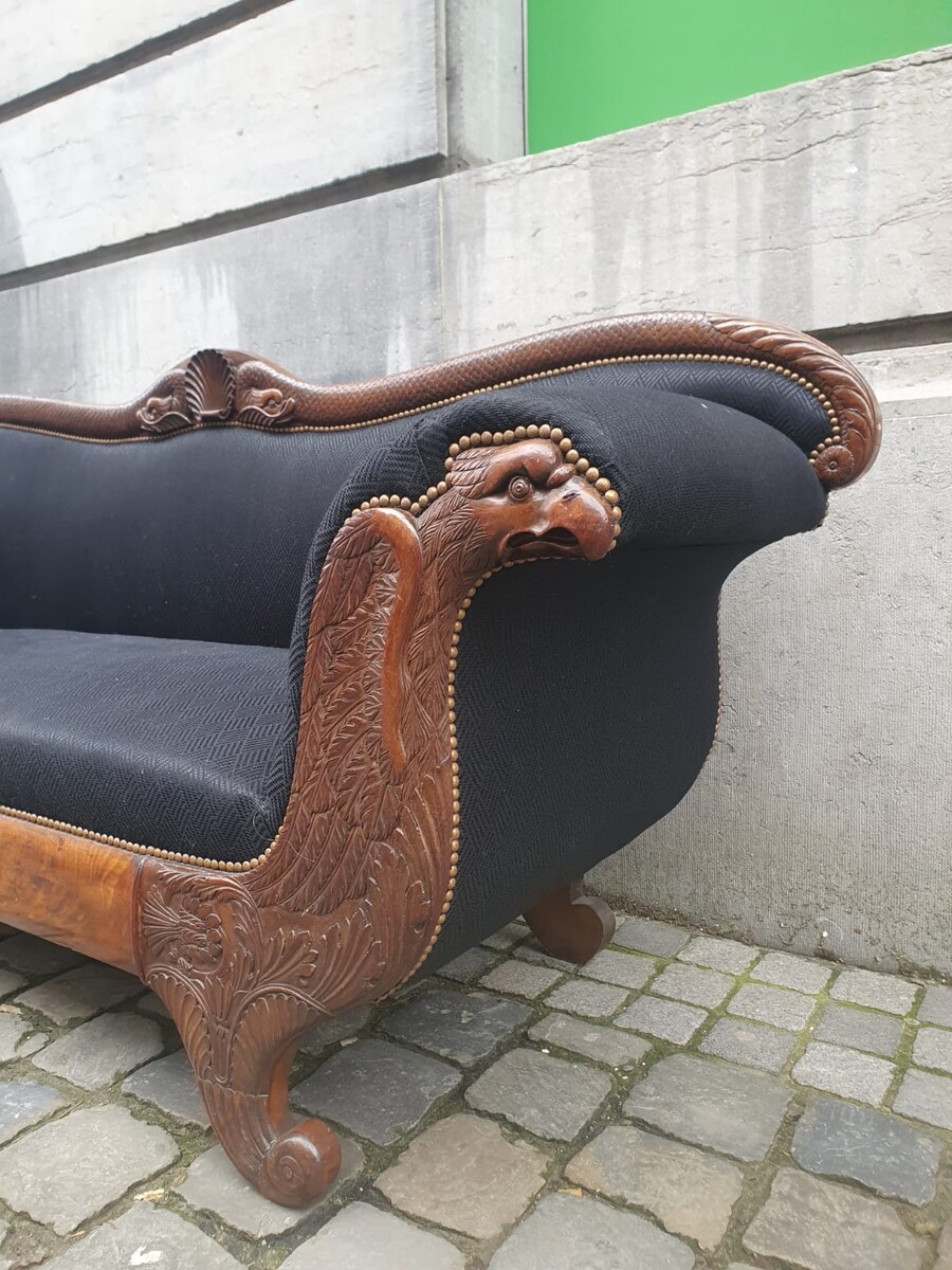 Walnut chaise longue carved with eagle and fish motifs (a few small snags in the veneer)