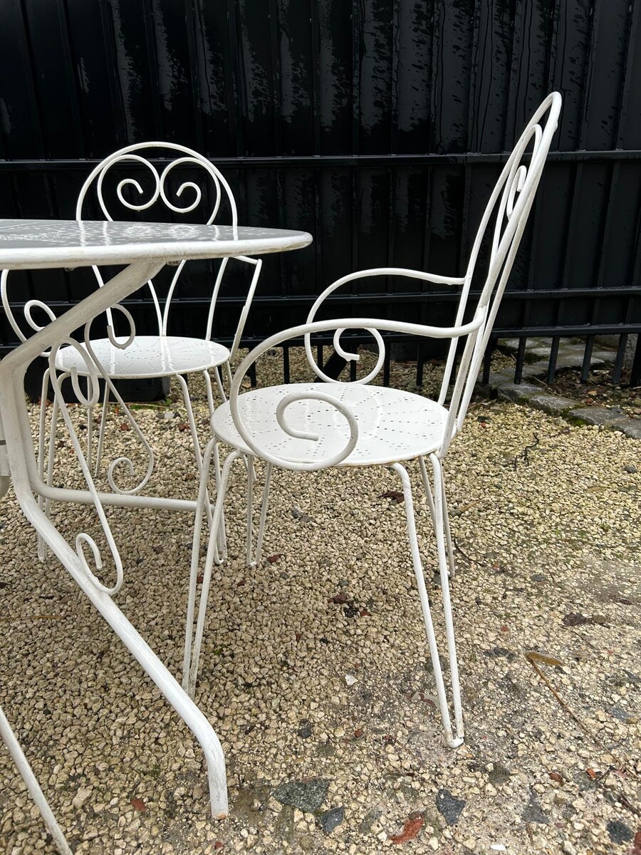 White lacquered wrought iron garden set including 1 table and 4 armchairs, 20th